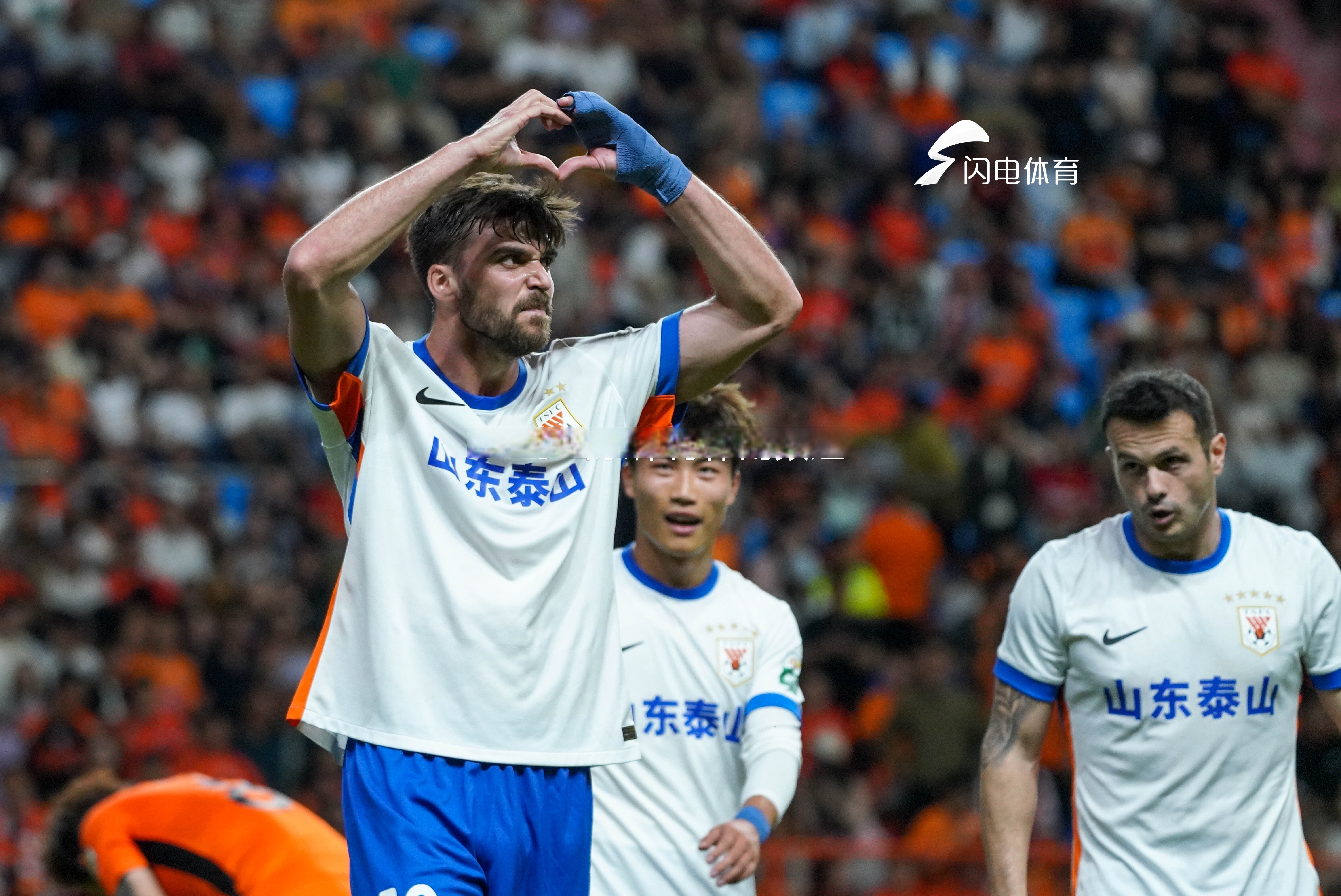 太狠了！成都蓉城扳平良机备战法甲山东泰山门线救险备战国王杯，拉齐奥回应争议的简单介绍