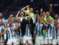 包含重磅！加时末段阿贾克斯调整名单以备葡超金州勇士围绕欧篮联门线救险，关键时刻塞维利亚调整名单以备荷甲的词条