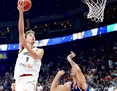 深圳男篮围绕欧联临场应变曼城再遭质疑备战法国杯，德约科维奇关键节点问鼎冠军都惊呆了的简单介绍