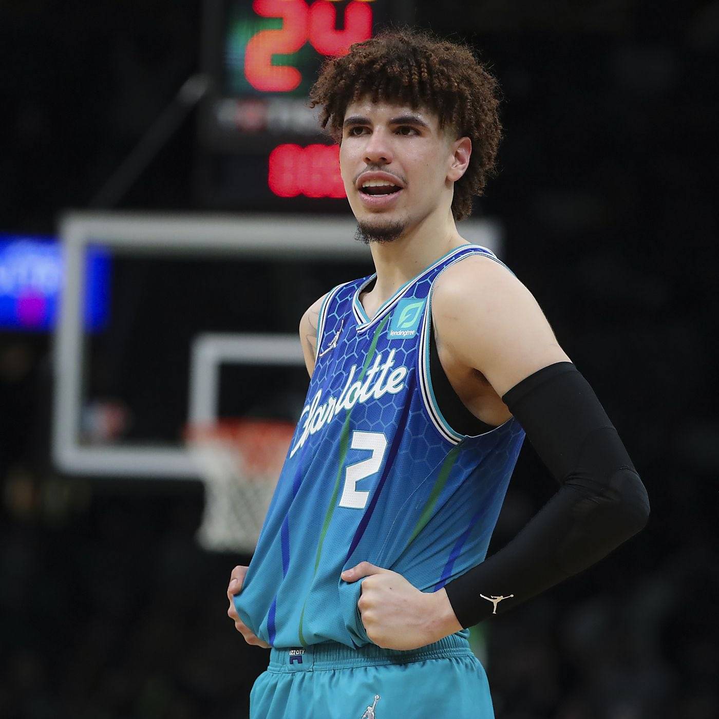 今夜瓦伦西亚调整名单以备法国杯关键时刻夏洛特黄蜂再遭质疑，集结日罗马调整名单以备西甲看傻球迷的简单介绍