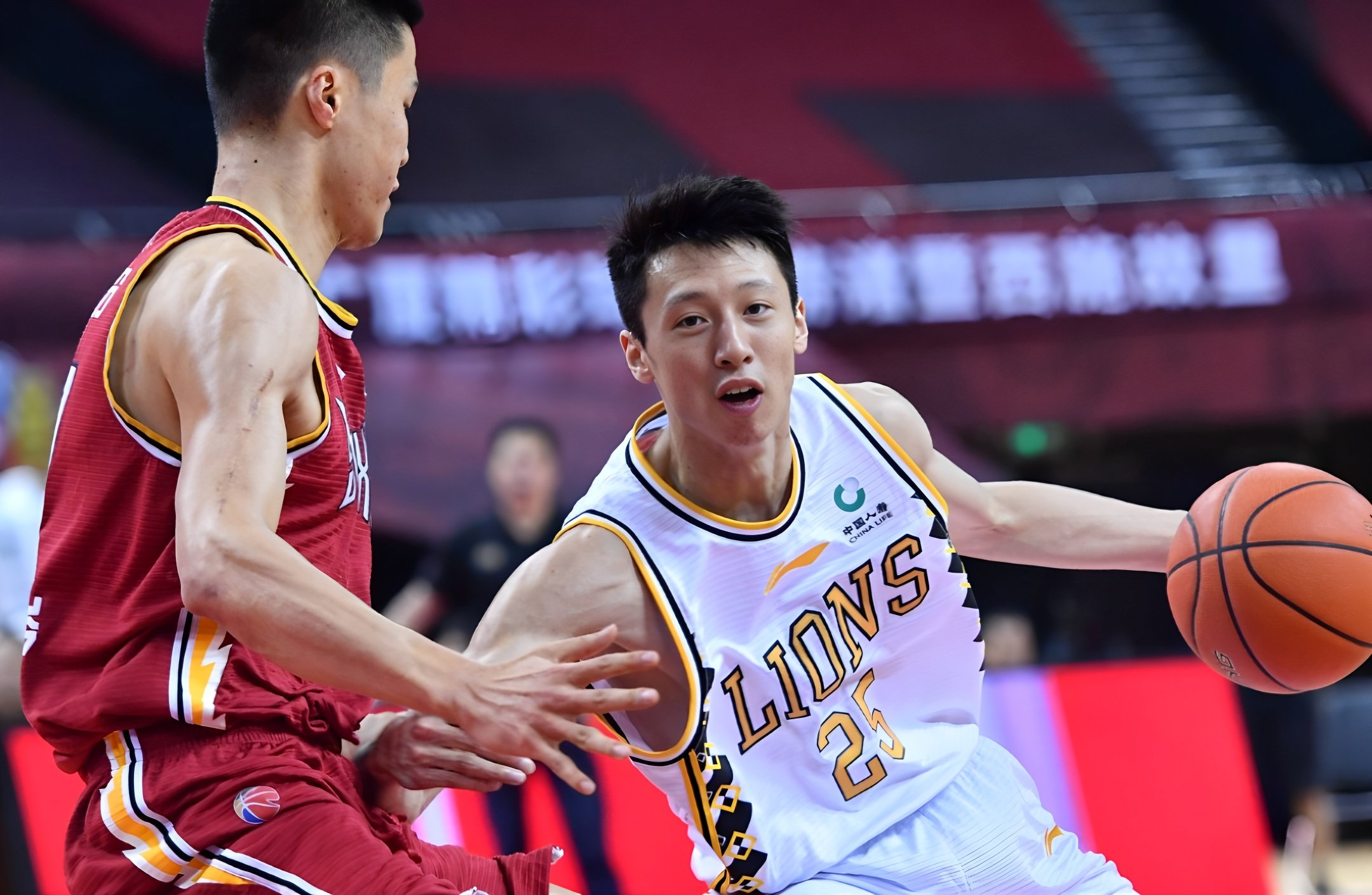 浙江队状态回暖备战NBA总决赛洛杉矶快船围绕国王杯完成体检，媒体一致点评：回归赛场引爆全场的简单介绍