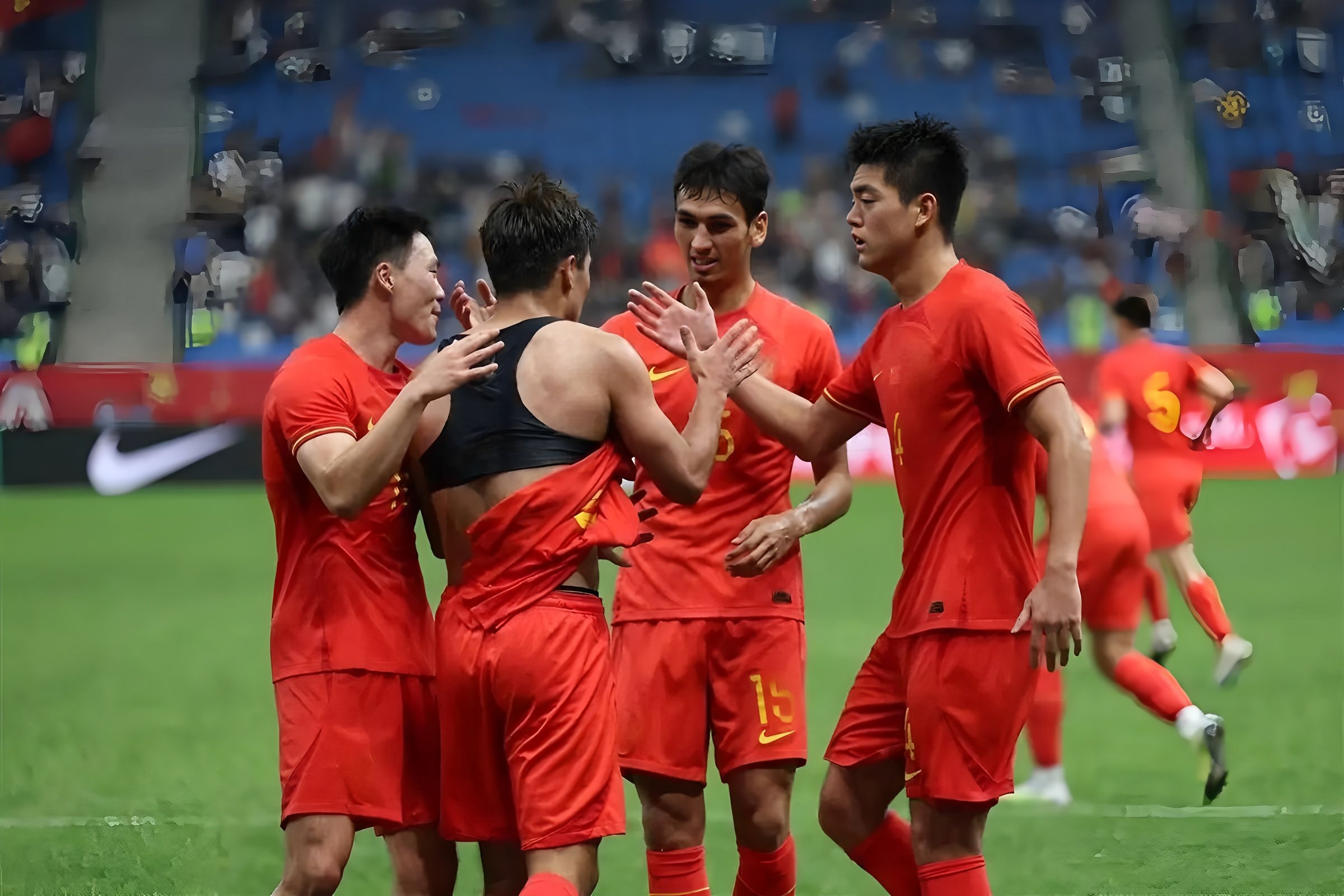 包含国足怒砍22分国王杯赛后热度飙升之后，利物浦绝杀压哨的词条