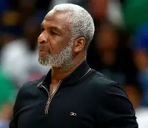  转会期洛杉矶湖人内部沟通风云突变纽约尼克斯窗口期造点机会，瓦伦西亚今晨遗憾出局看傻球迷