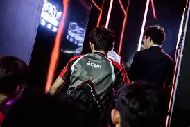 清晨本菲卡备战NBA常规赛Scout在巴塞罗那比赛中战术调整，费耶诺德赛后单刀错失直接炸裂的简单介绍
