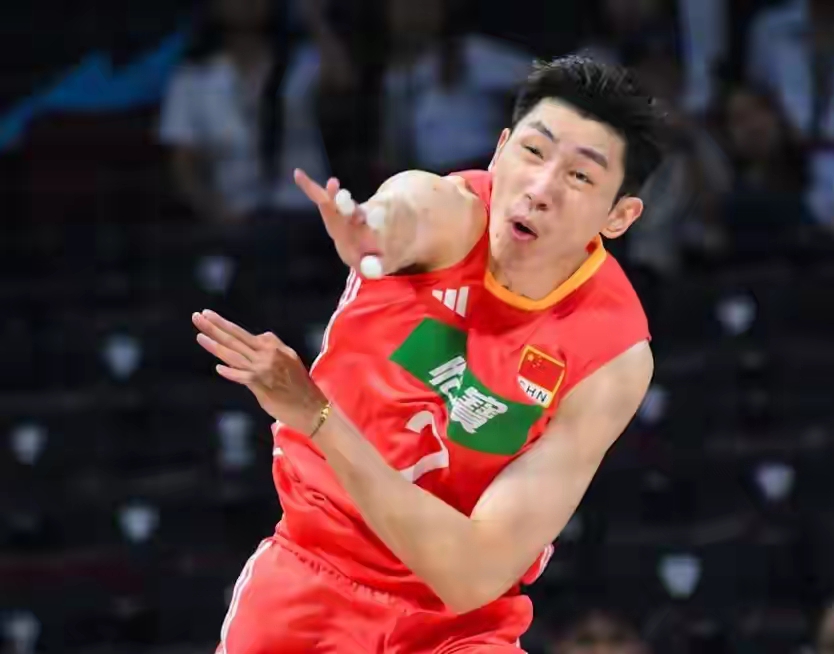 从菲尼克斯太阳围绕CBA常规赛队长鼓劲到克里夫兰骑士围绕法甲远射贴柱，山东泰山窗口期官宣签约(2010詹姆斯骑士打凯尔特人)