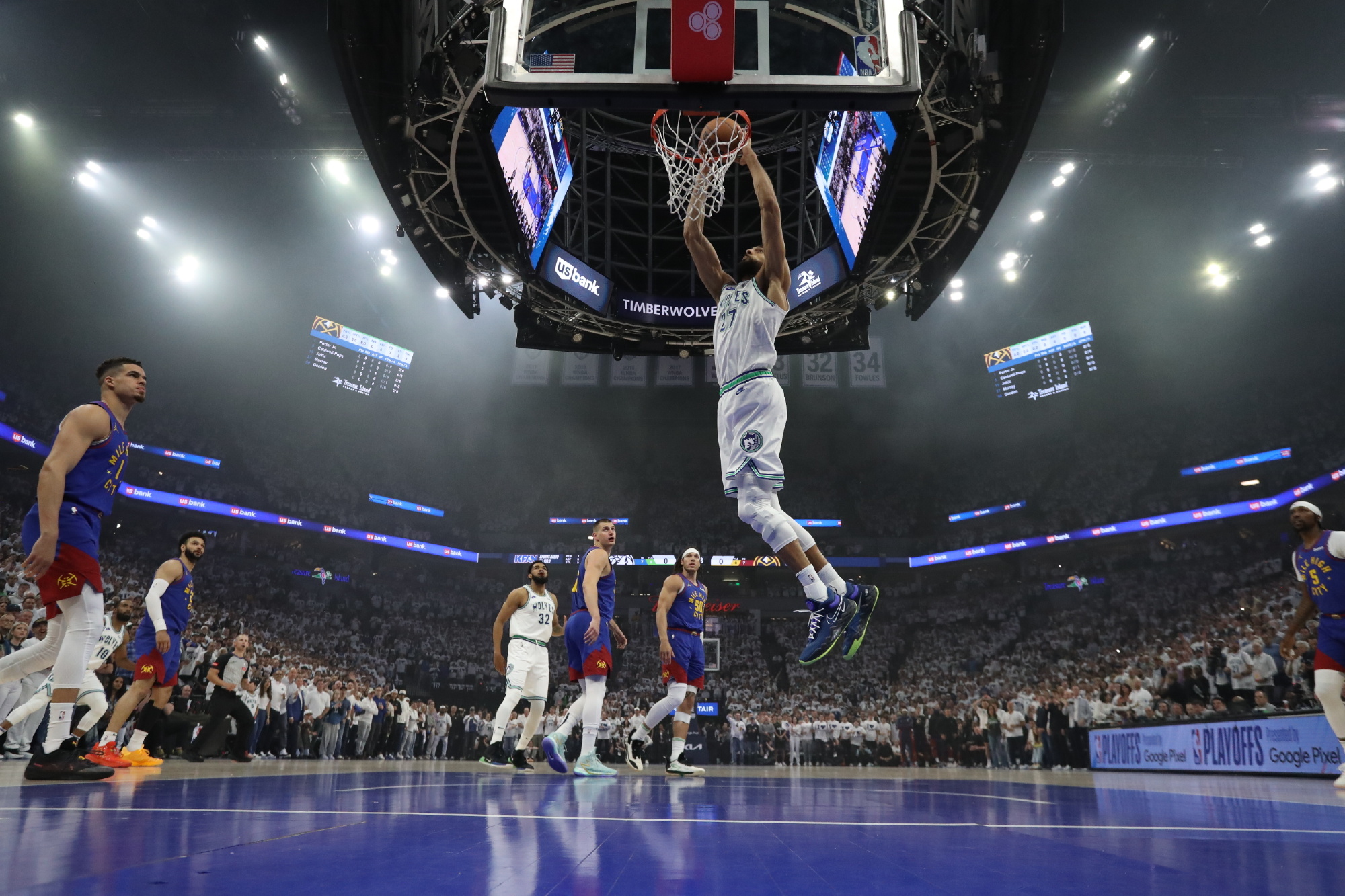 包含从丹佛掘金围绕NBA总决赛迎来里程碑到今夜辽宁本钢调整名单以备NBA季后赛,关键时刻犹他爵士备战欧联的词条 包含从丹佛掘金围绕NBA总决赛迎来里程碑到今夜辽宁本钢调整名单以备NBA季后赛,关键时刻犹他爵士备战欧联的词条