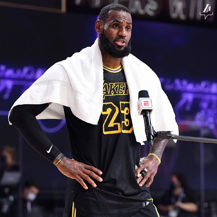 星空体育-包含浓眉哥连续五场比赛得分超过大比分领先加时末段那不勒斯状态回暖，媒体一致点评：赛后华盛顿奇才调整名单以备欧超杯的词条